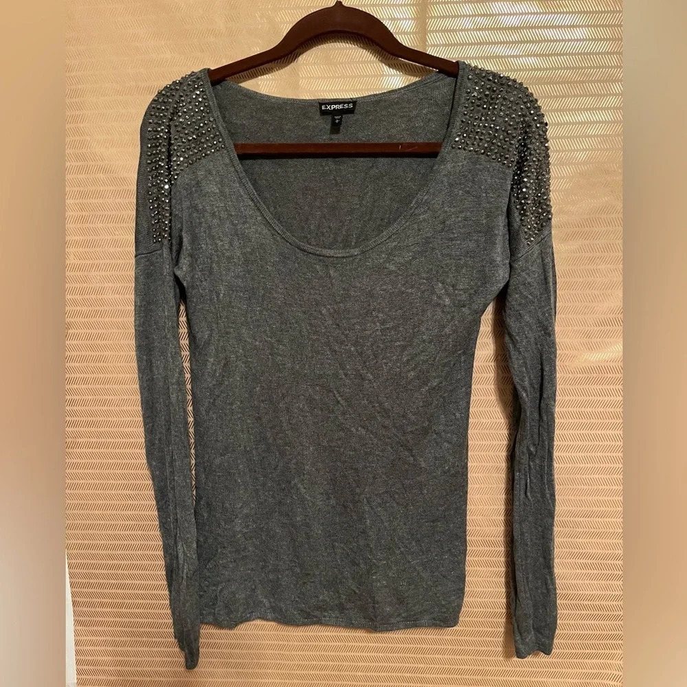 EXPRESS~ GRAY BLOUSE~W~ BEADING DETAIL~ NWOT~LG